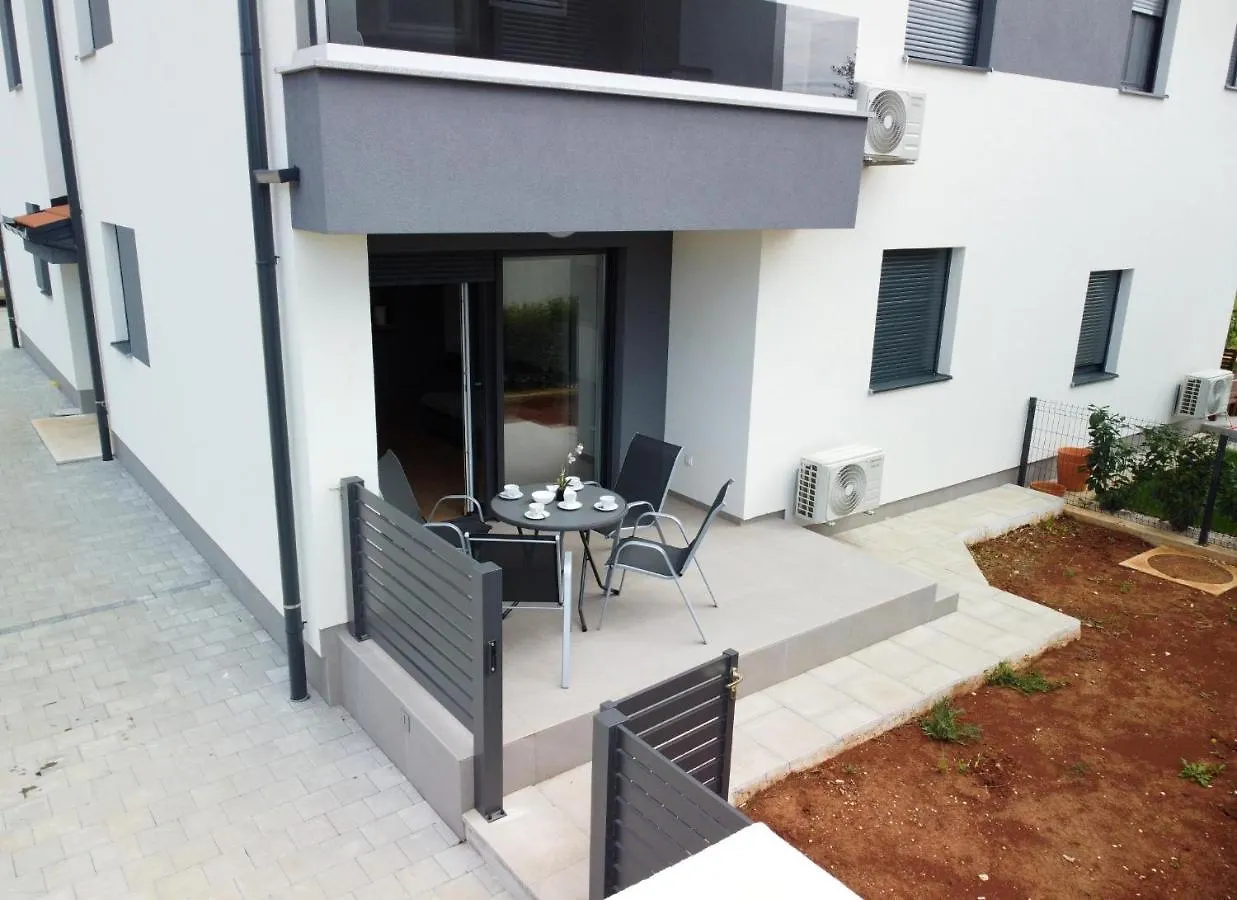 Apartments With A Parking Space Zambratija, Umag - 21176 Savudrija